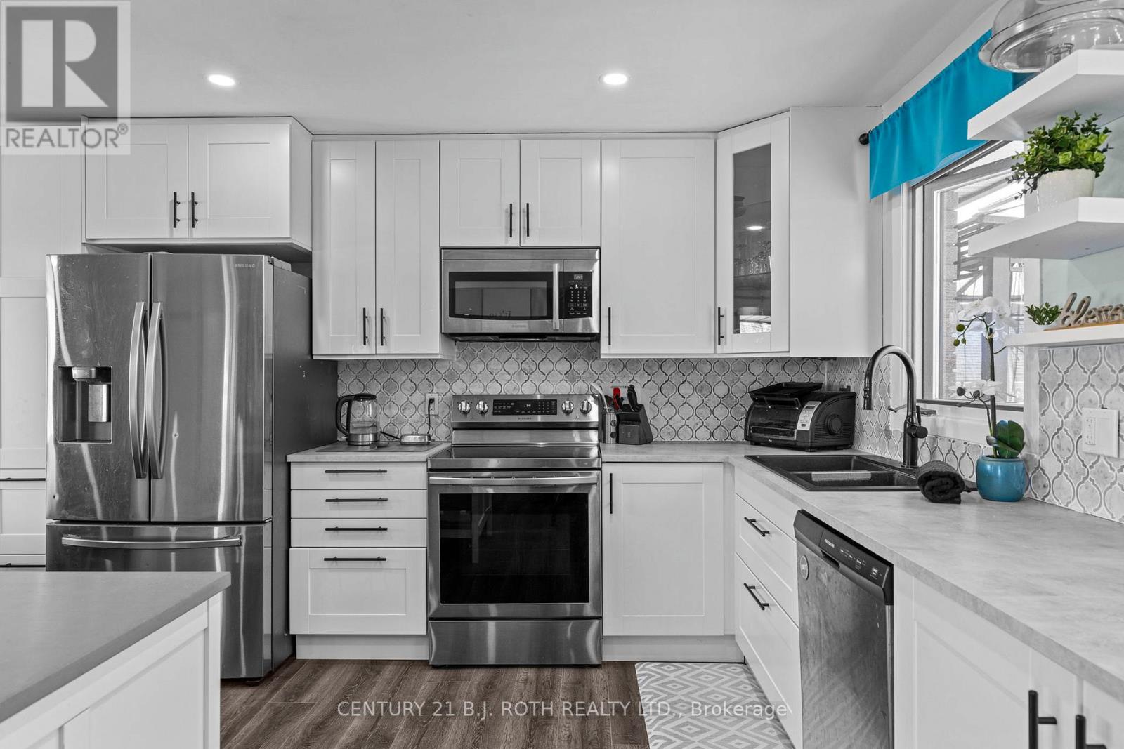 823 ESSA ROAD - 6