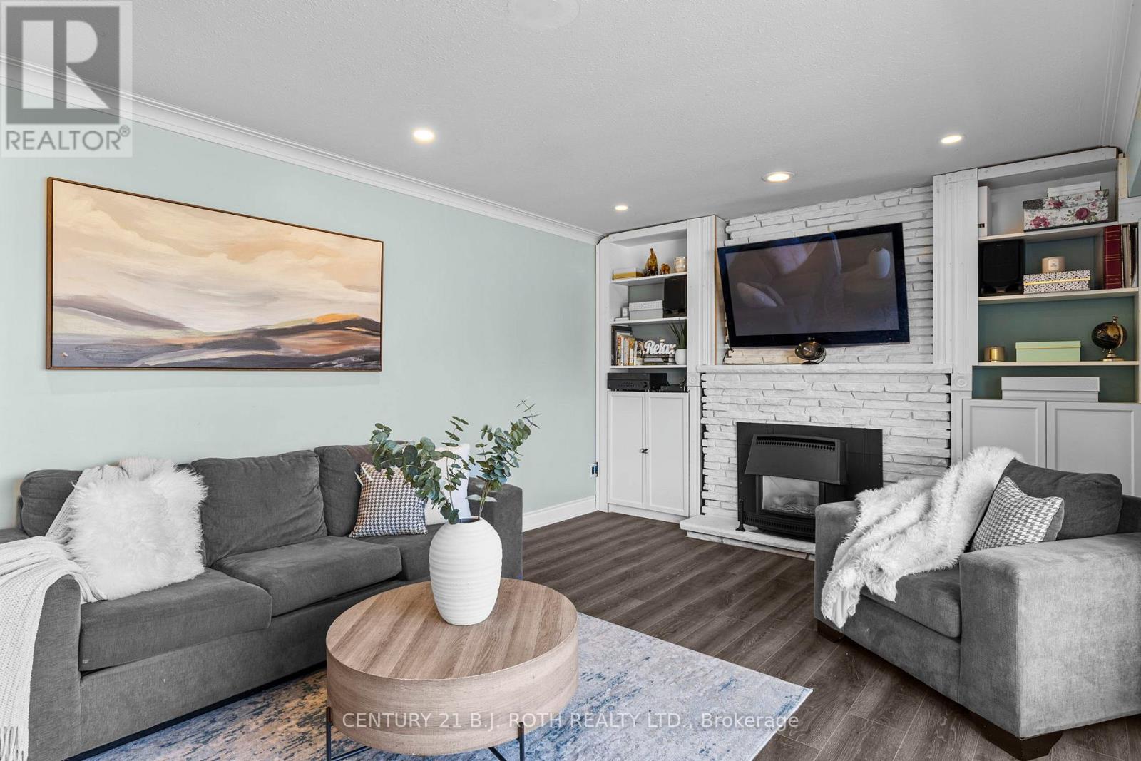 823 ESSA ROAD - 9