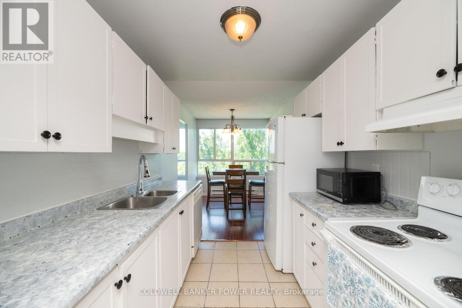 #704 600 GRENFELL DRIVE - 13