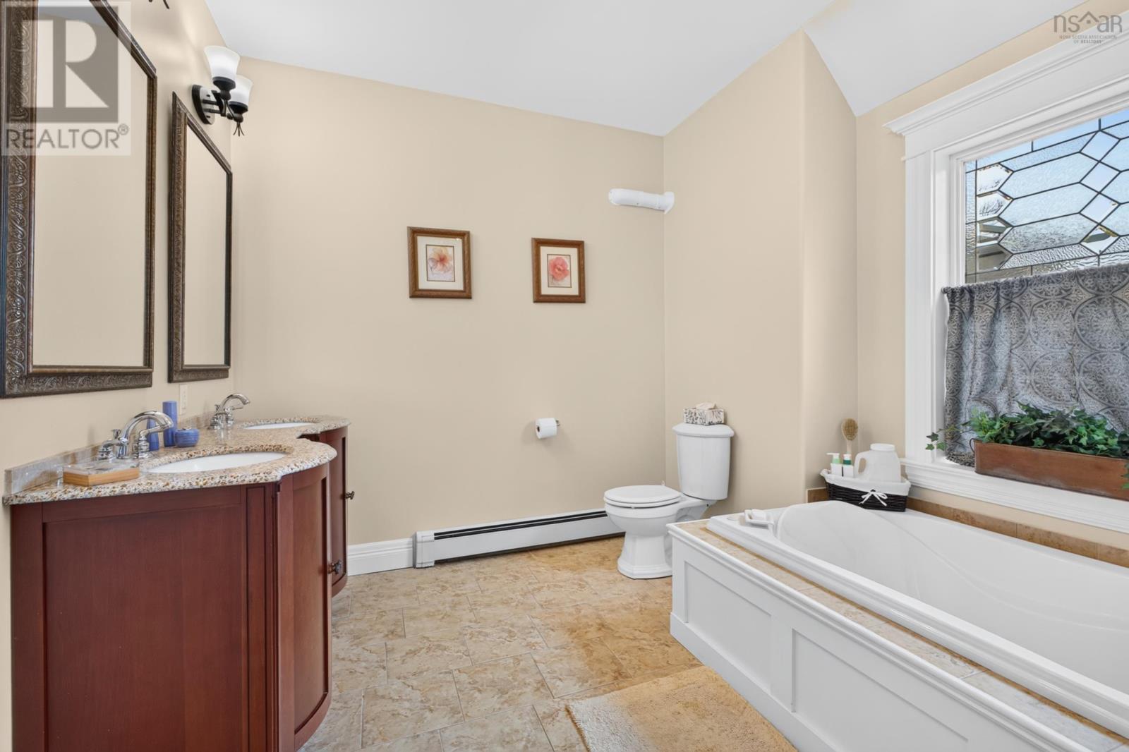 Property 20 of 49 of 195 LEXINGTON Drive