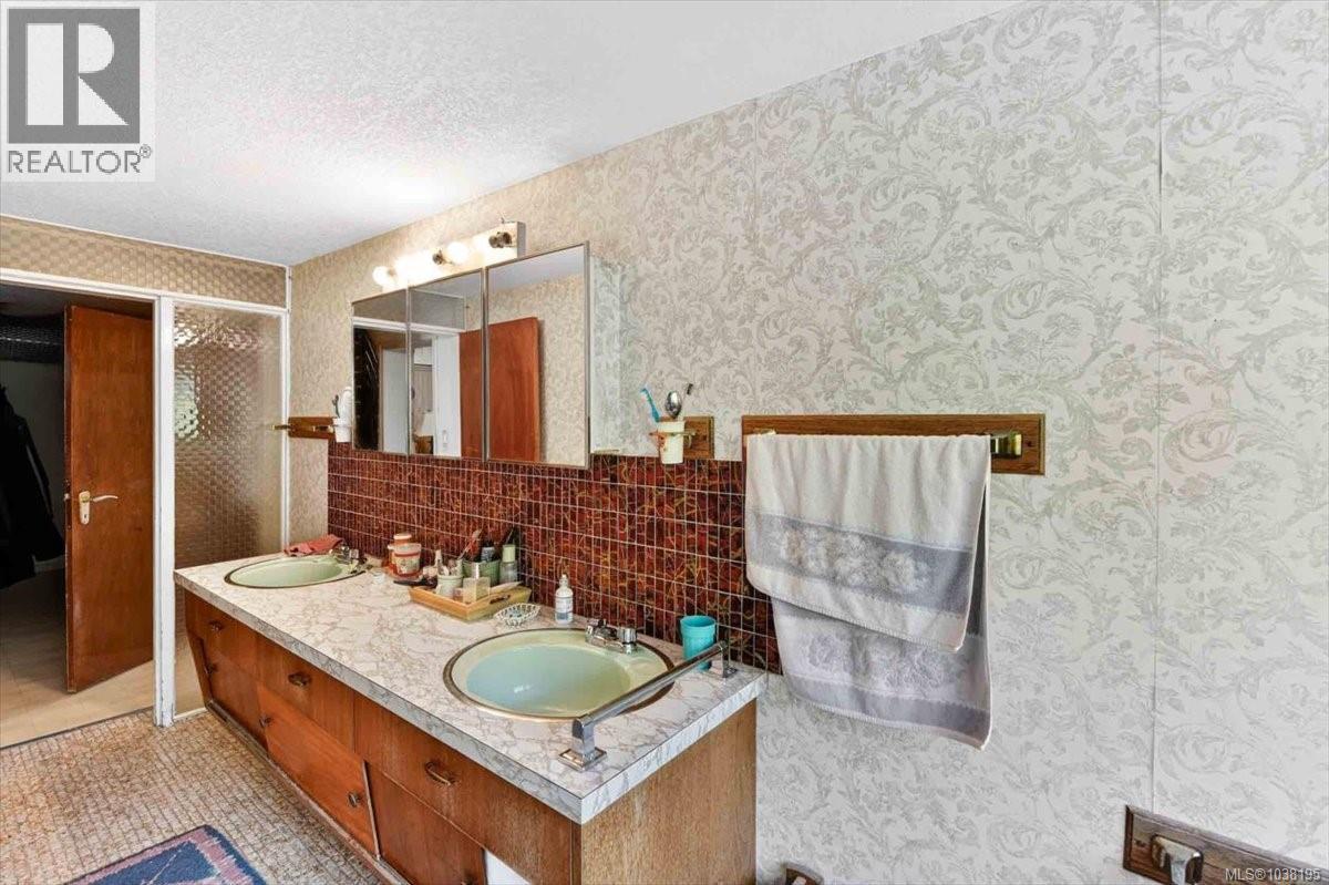 7251 Thompson Rd - Image 21