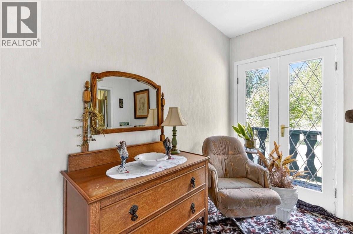 7251 Thompson Rd - 33