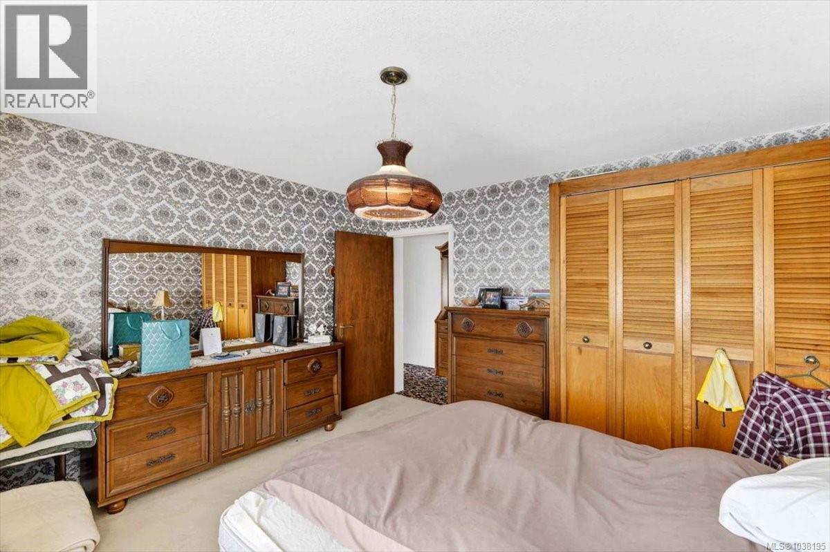 7251 Thompson Rd - Image 36