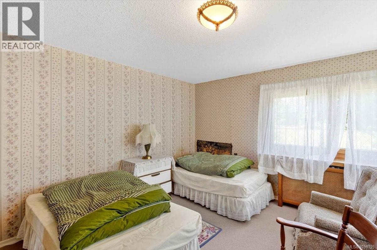 7251 Thompson Rd - Image 40