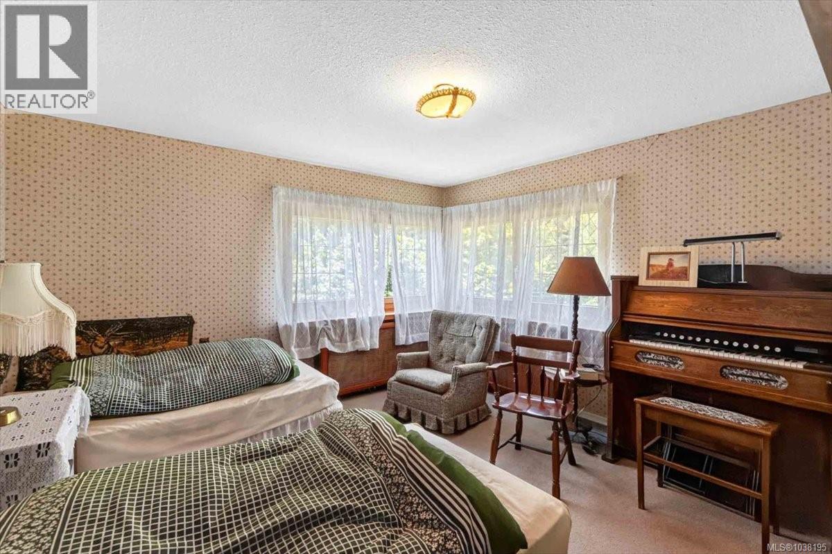 7251 Thompson Rd - Image 41