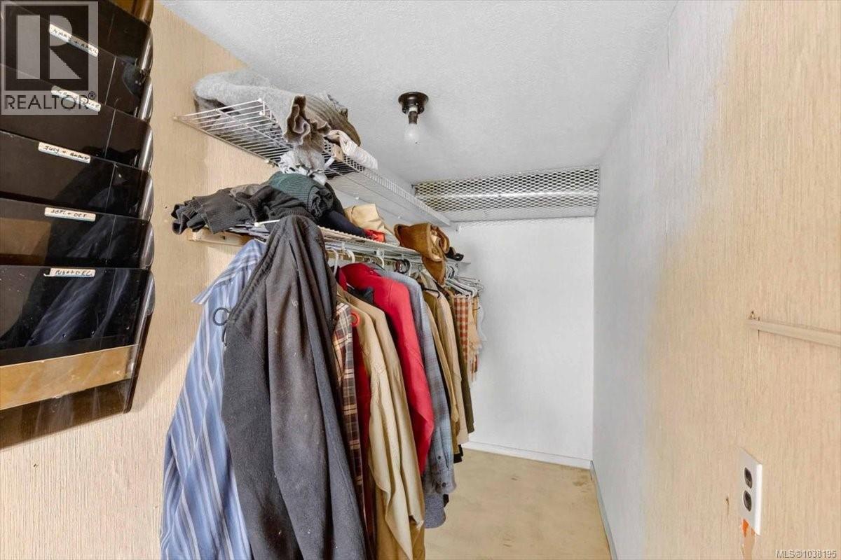 7251 Thompson Rd - Image 47