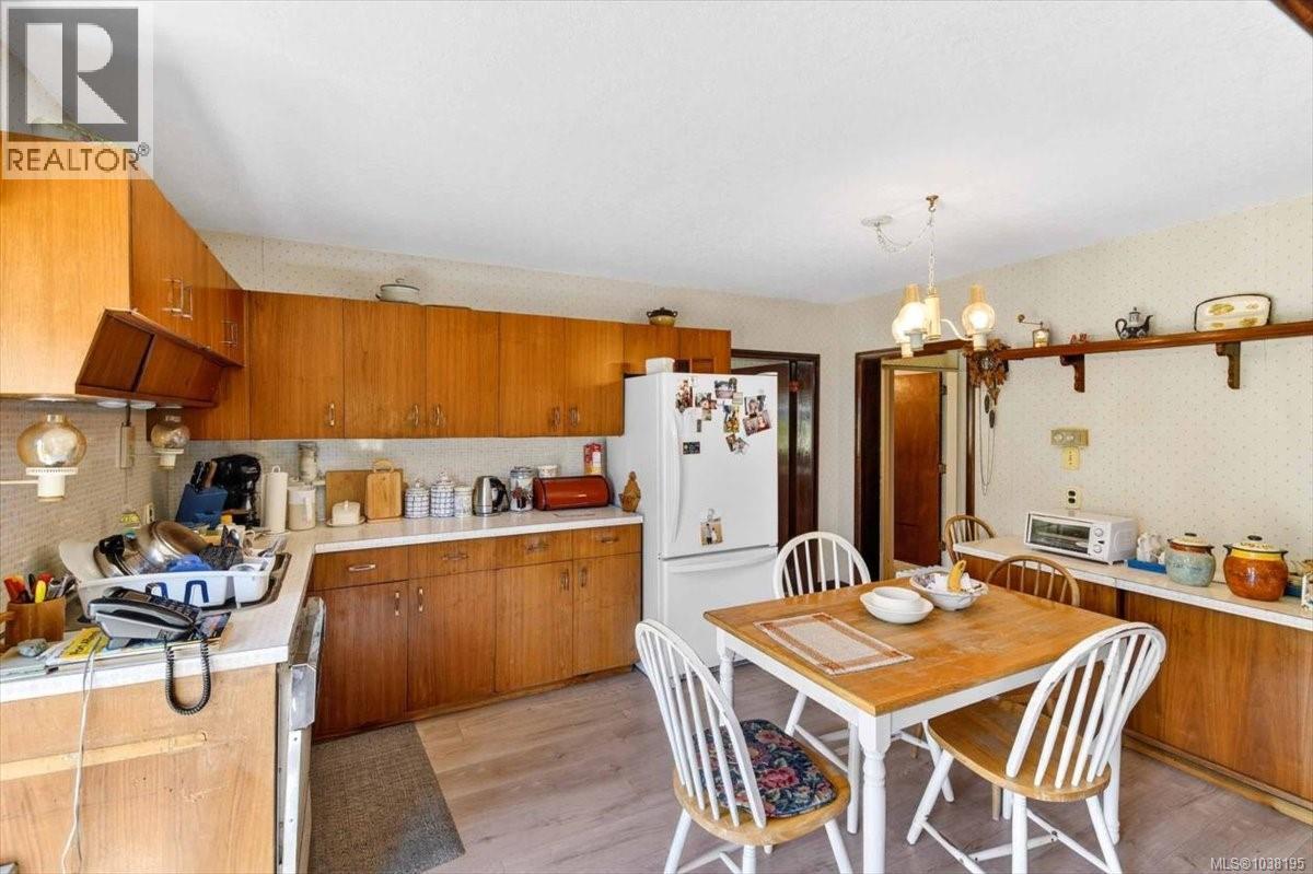 7251 Thompson Rd - Image 7