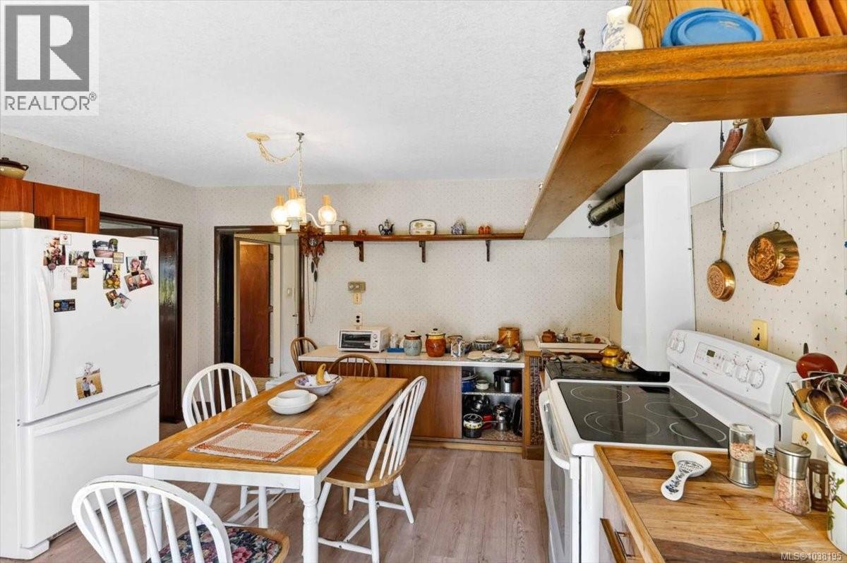 7251 Thompson Rd - 9