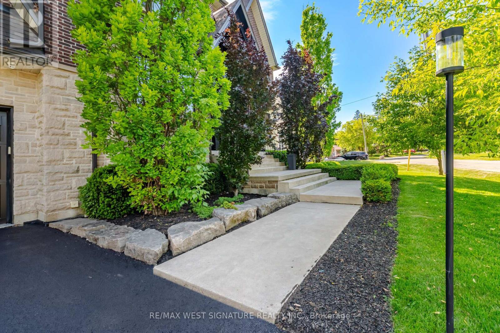 76 LYNWOOD CRESCENT - 7