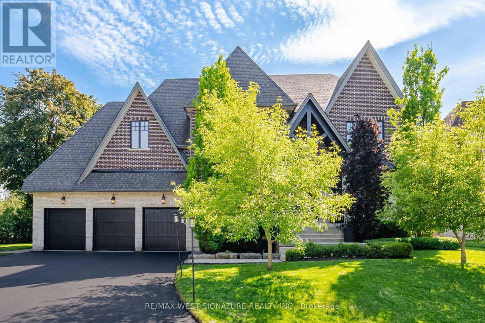 76 LYNWOOD CRESCENT - 1