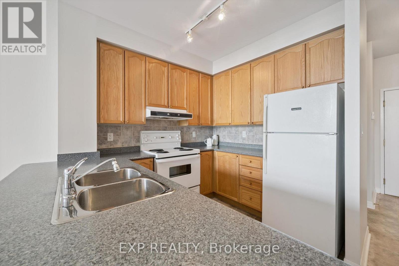#607 70 PORT STREET E - 10