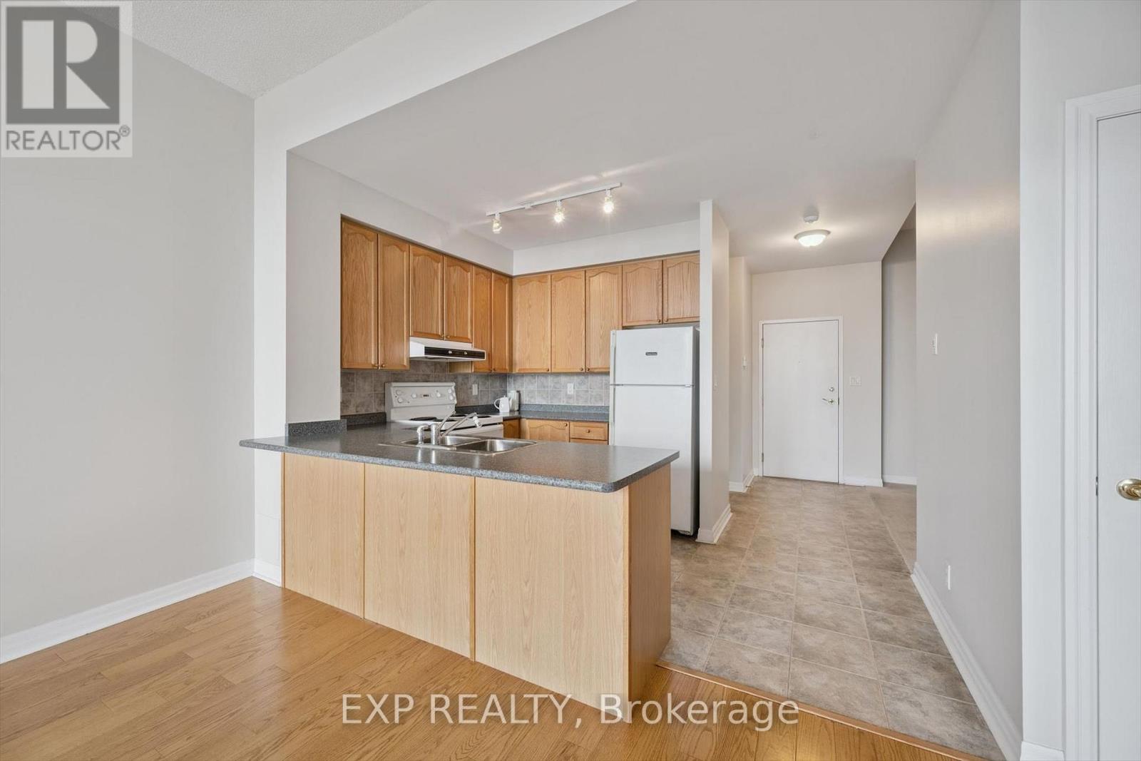 #607 70 PORT STREET E - 11