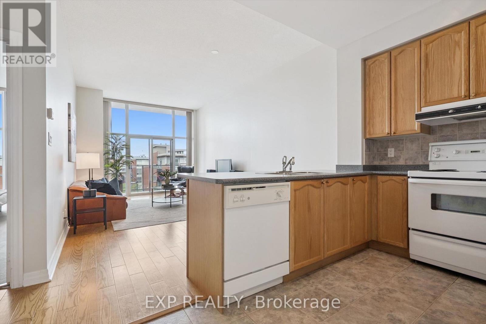 #607 70 PORT STREET E - 7
