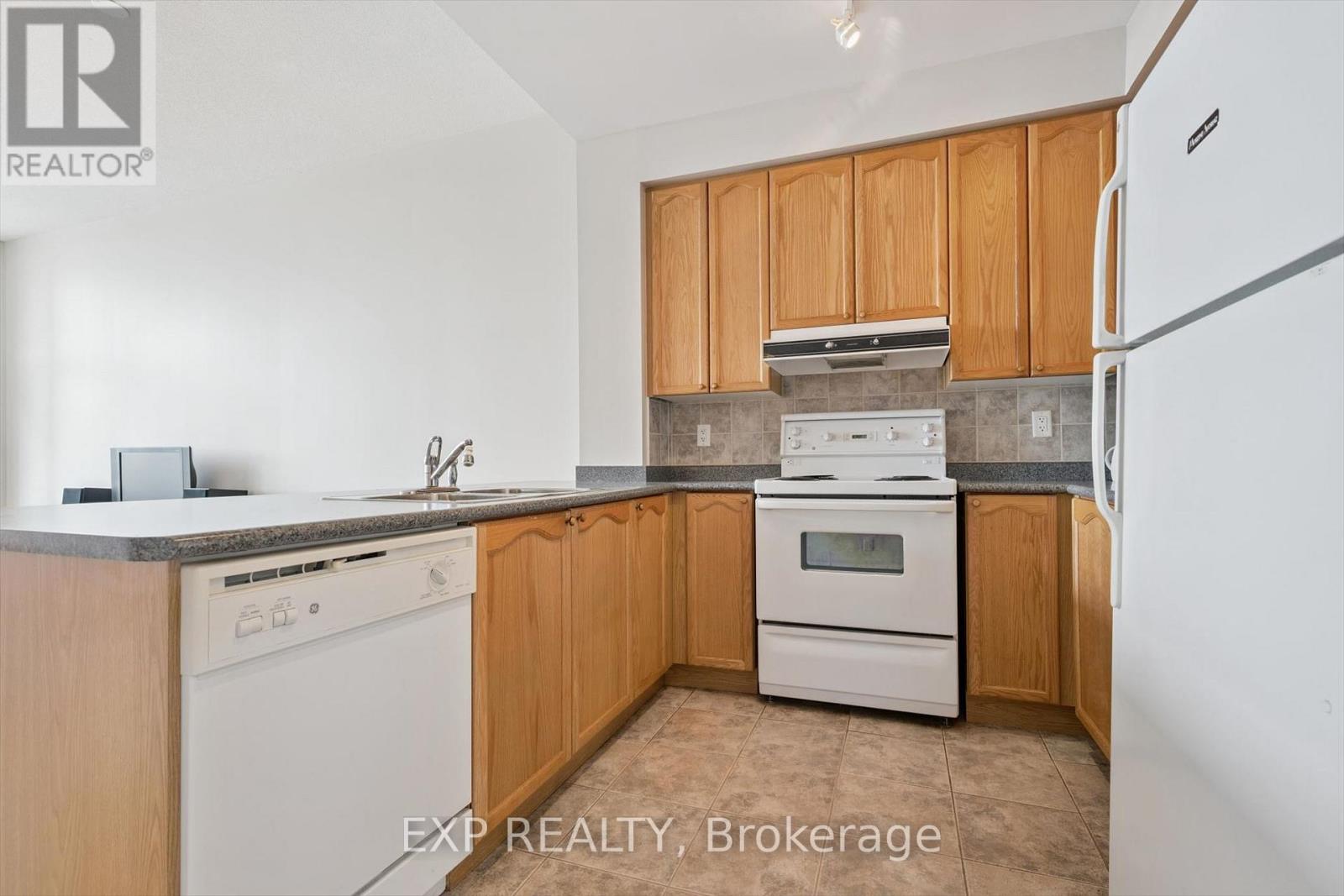 #607 70 PORT STREET E - 8