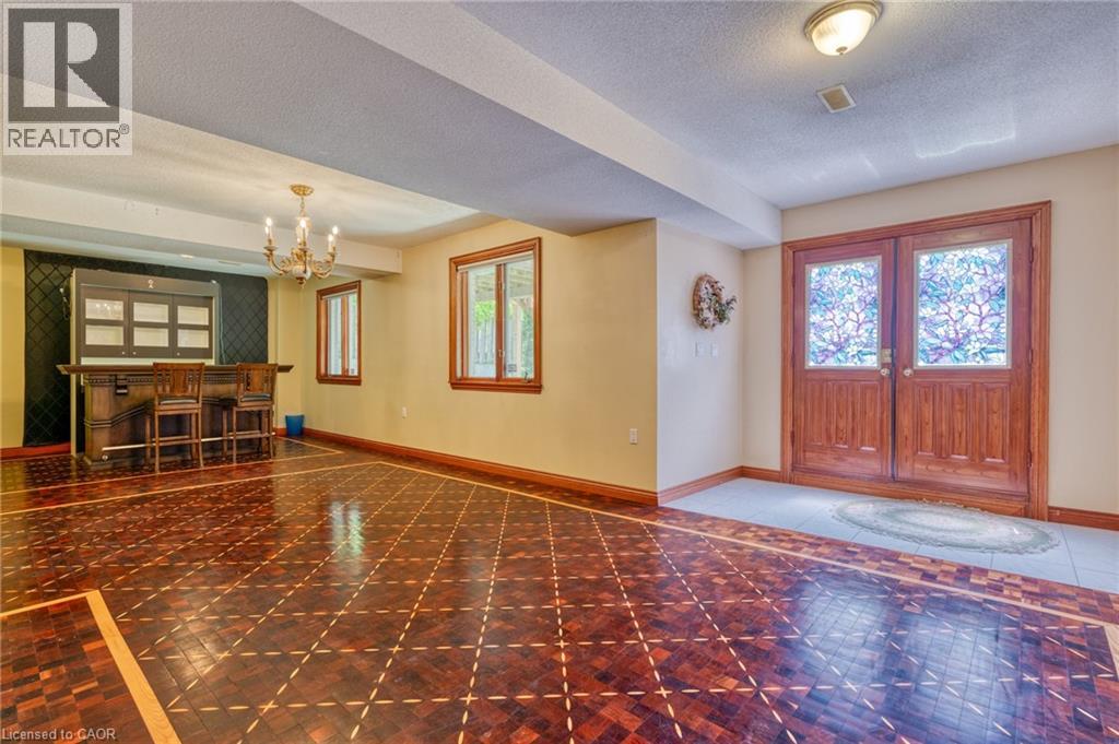 23 SUSAN Drive - 32