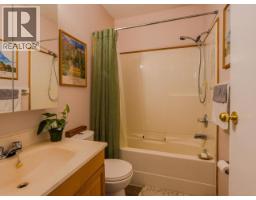 5pc Bathroom - 4921 46 Street, Yellowknife, NT X1A1L1 Photo 9