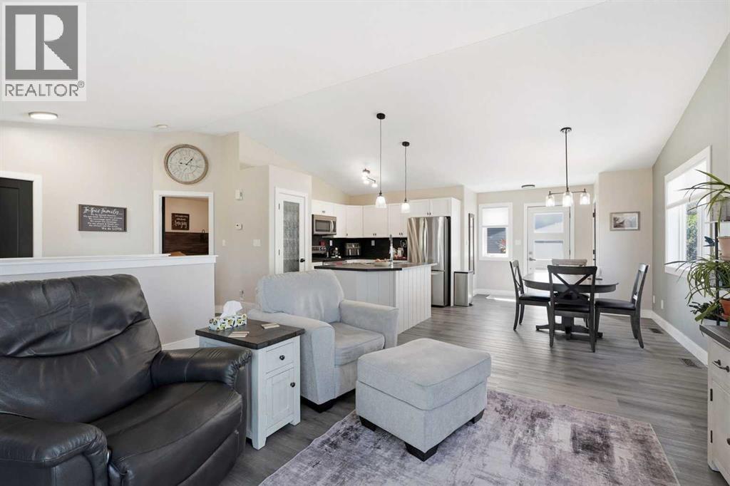 66 Pondside Crescent, Blackfalds