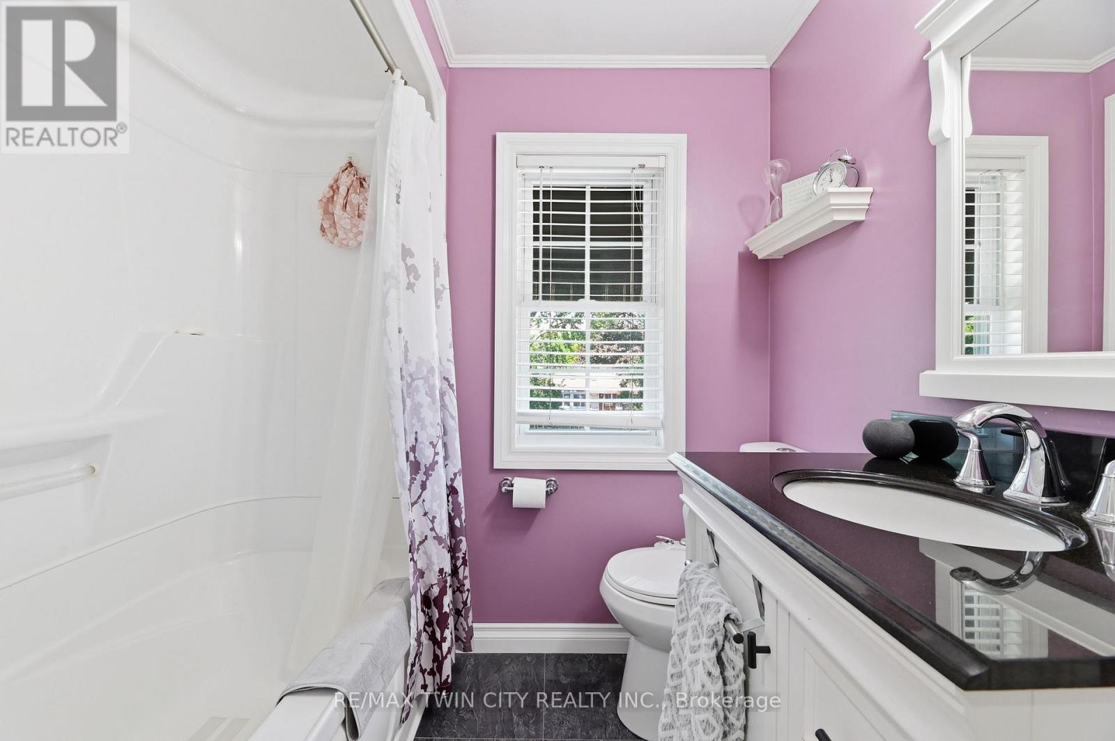 405 WELLINGTON STREET N - 15
