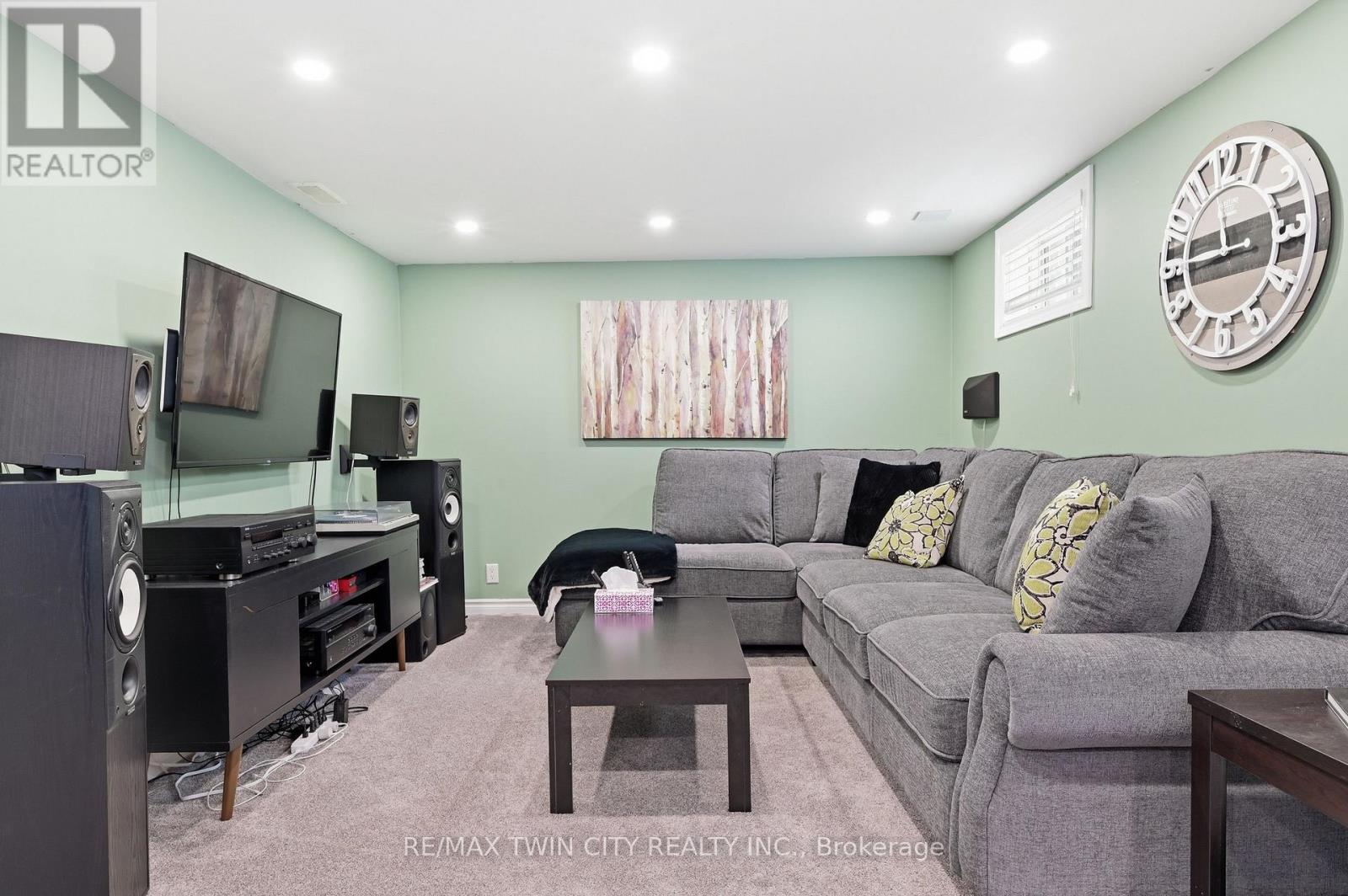 405 WELLINGTON STREET N - 19