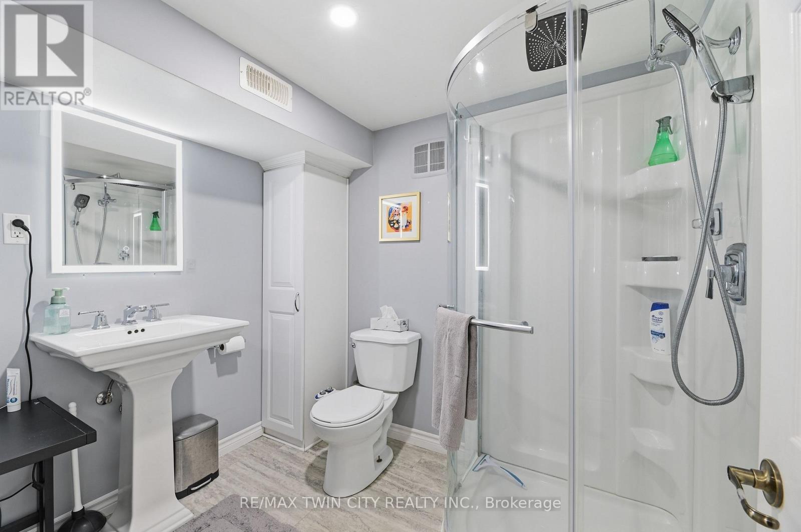 405 WELLINGTON STREET N - 22