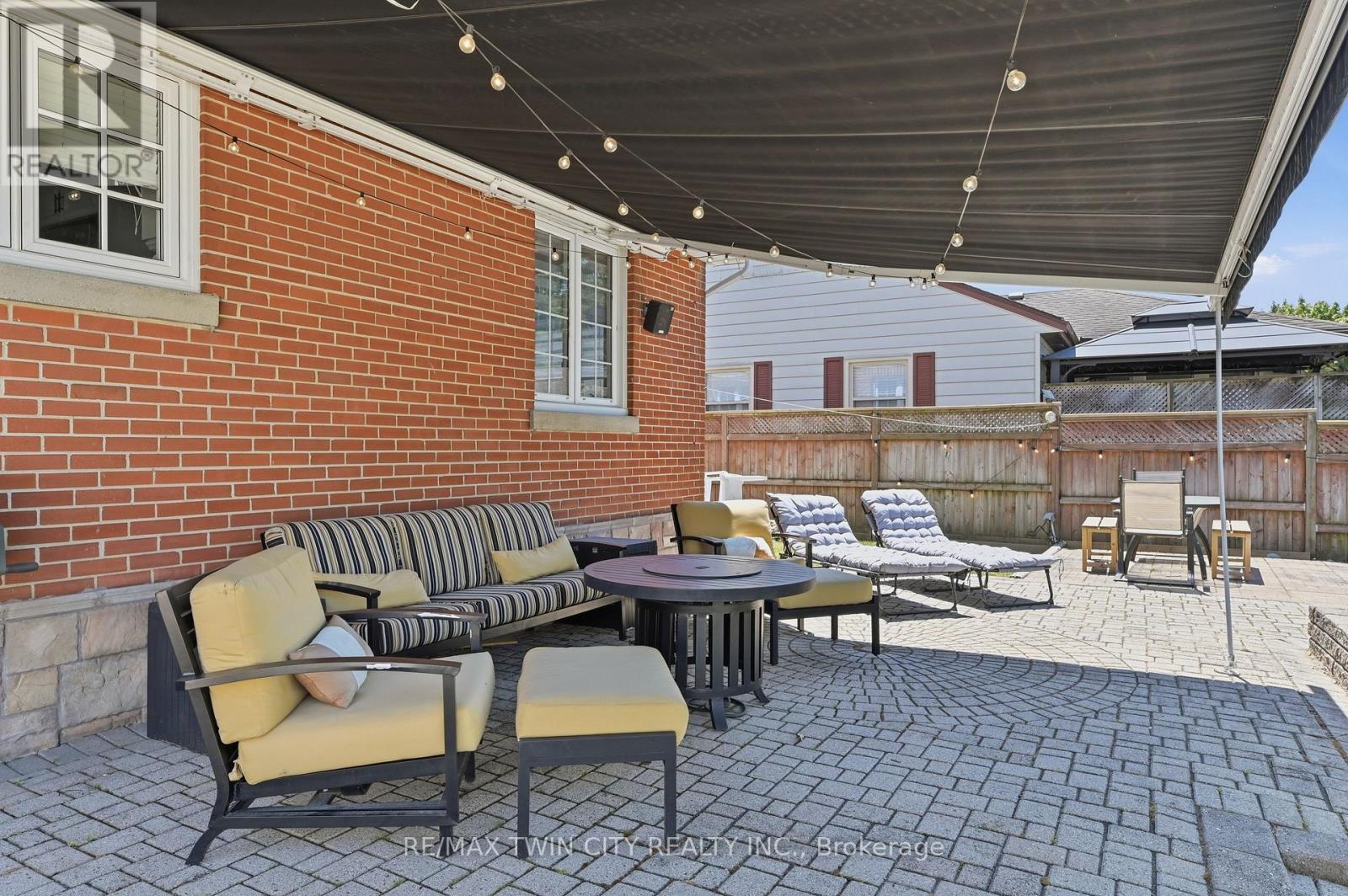 405 WELLINGTON STREET N - 26