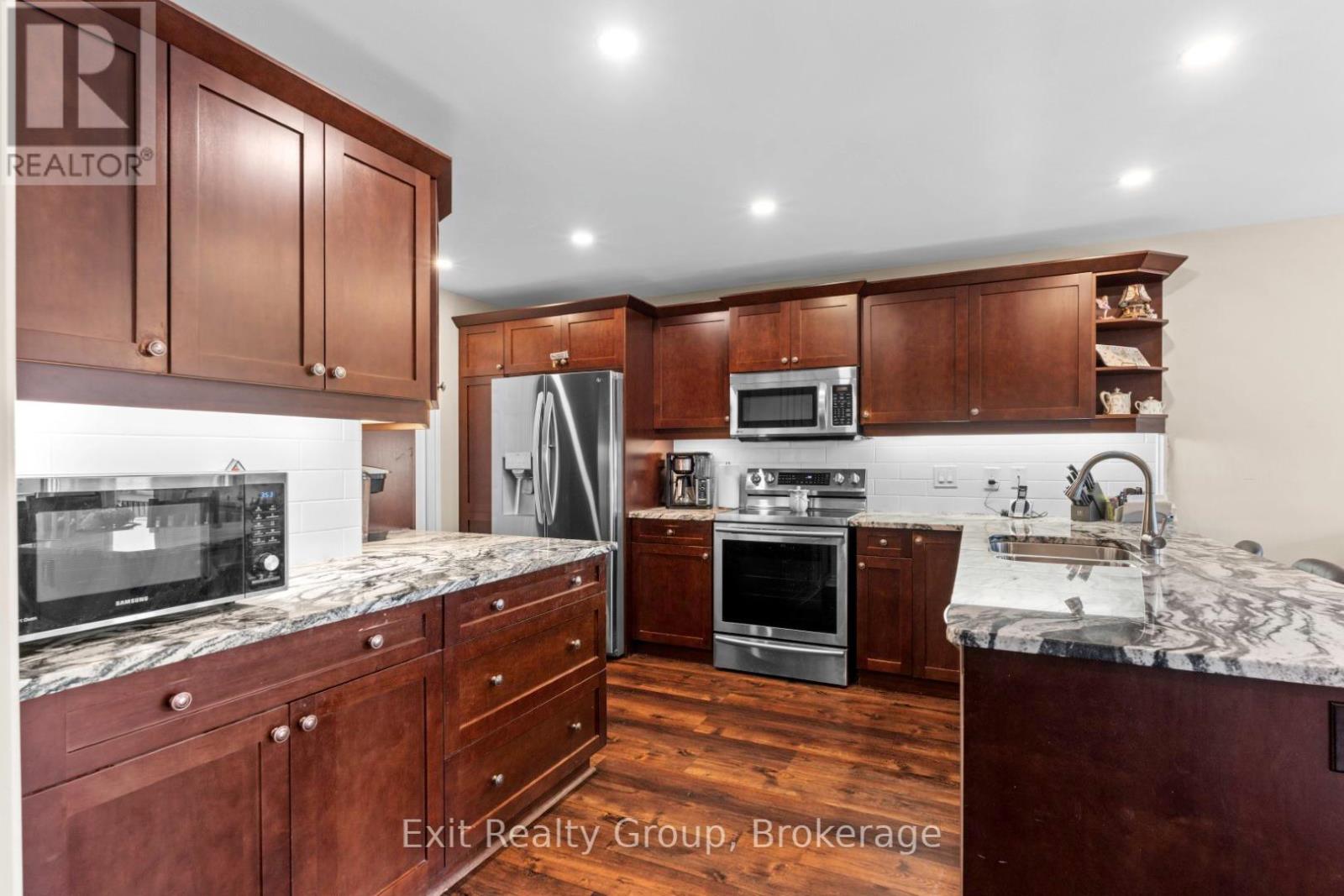 48 CAVENDISH DRIVE - 11