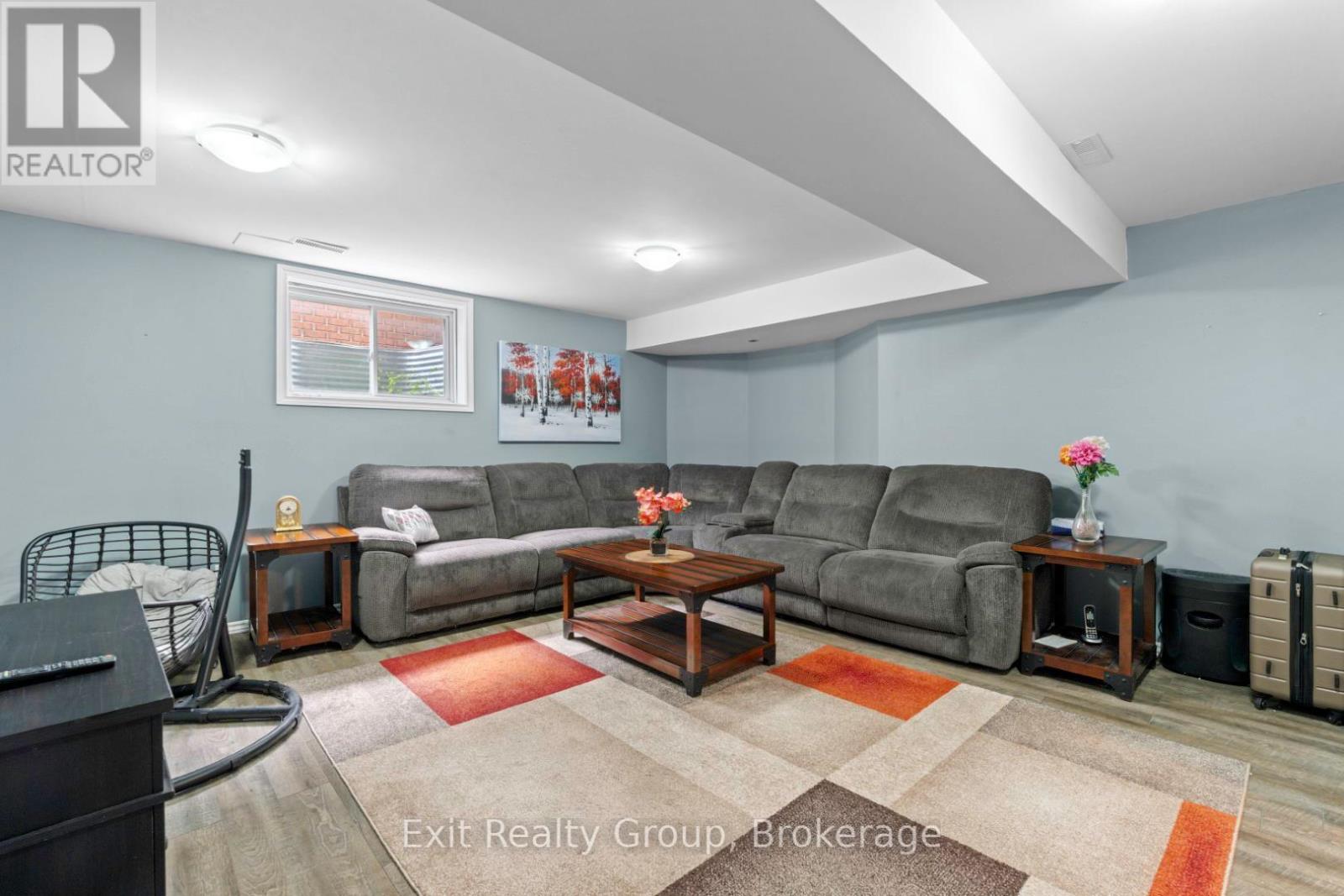 48 CAVENDISH DRIVE - 25