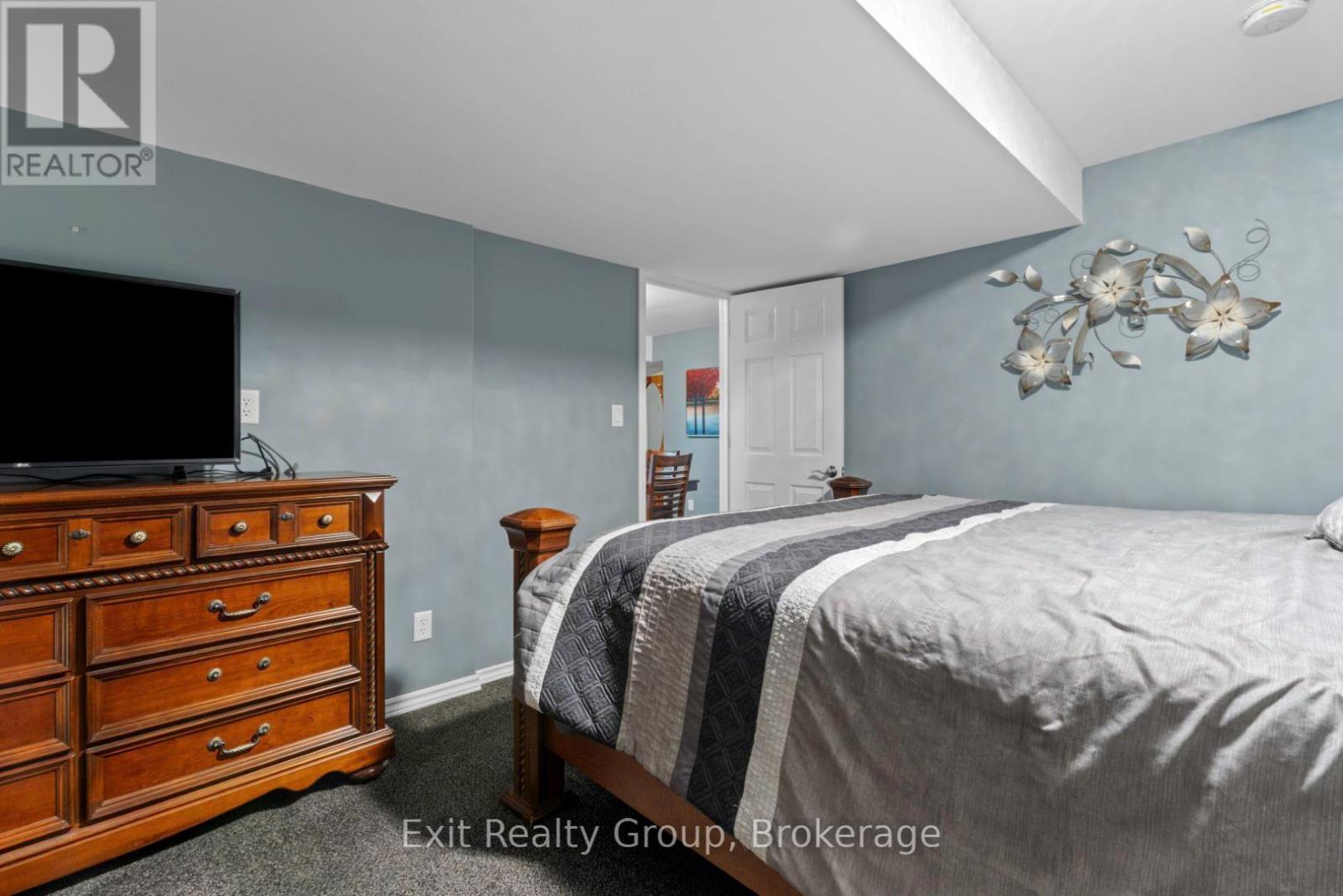 48 CAVENDISH DRIVE - 27