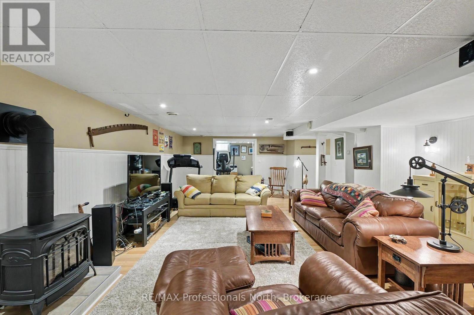 1661 HOSPITALITY ROAD - 28