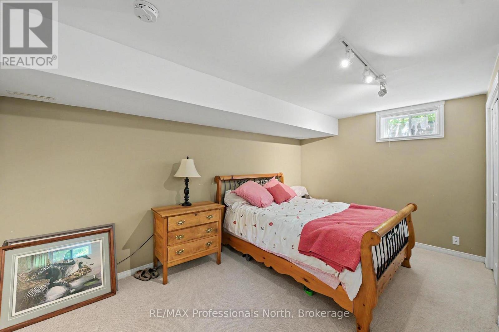 1661 HOSPITALITY ROAD - 32
