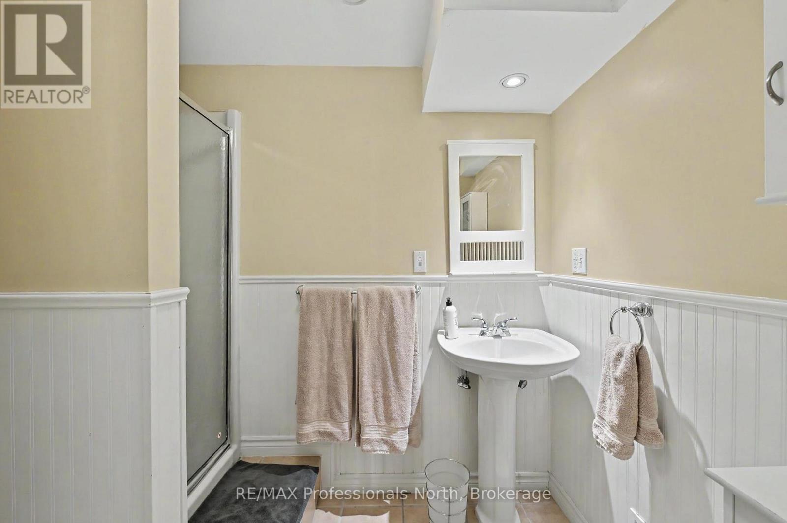 1661 HOSPITALITY ROAD - 33