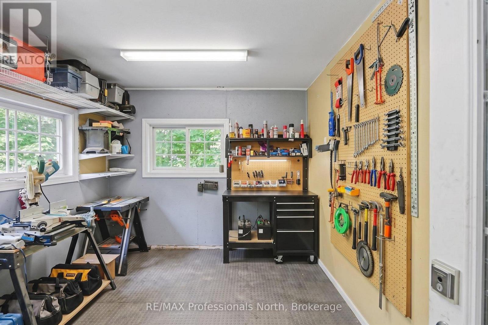 1661 HOSPITALITY ROAD - 34