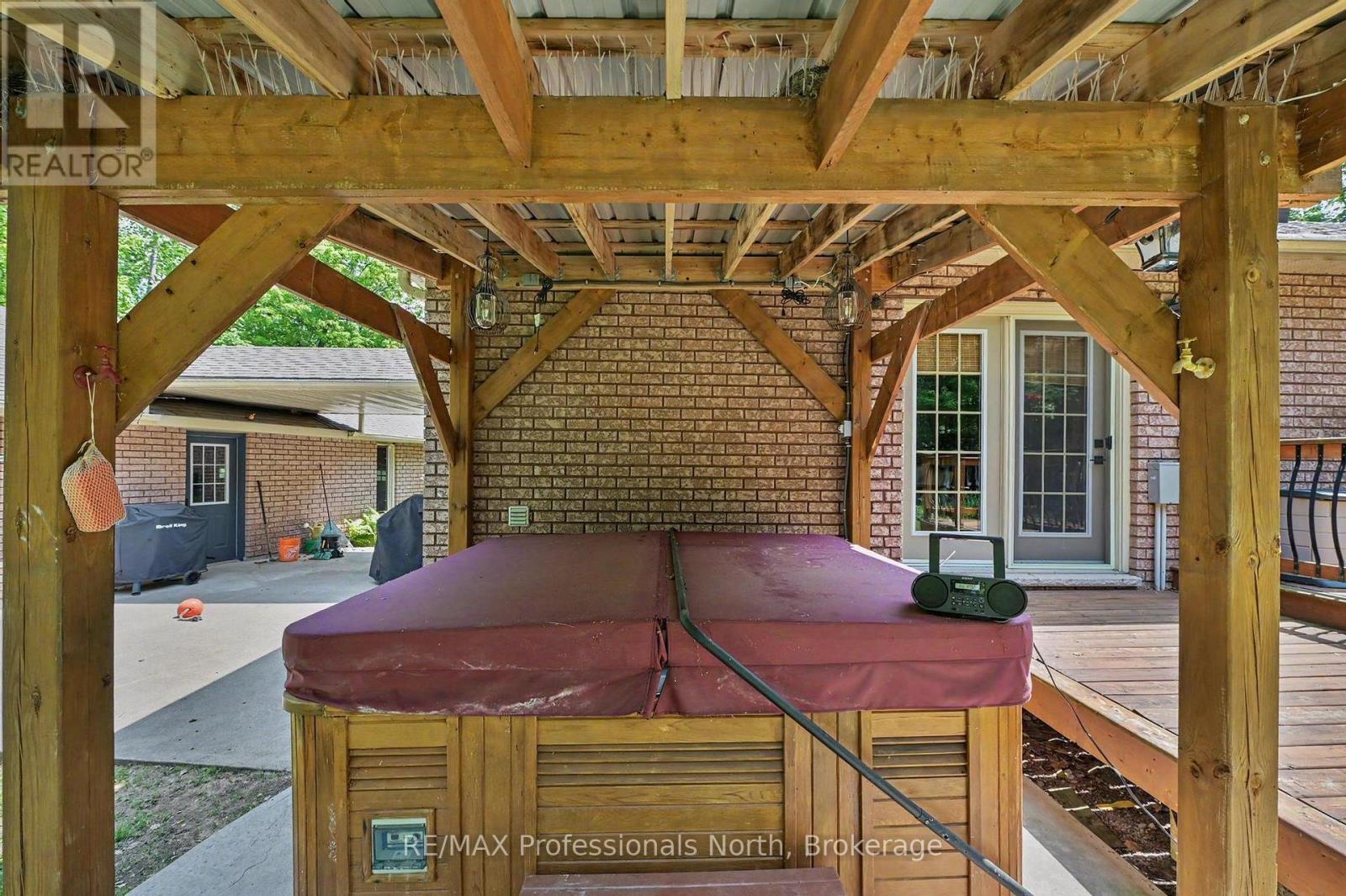 1661 HOSPITALITY ROAD - 40