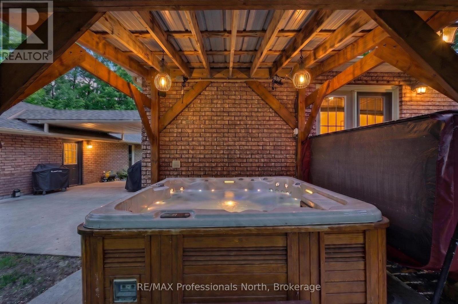 1661 HOSPITALITY ROAD - 41