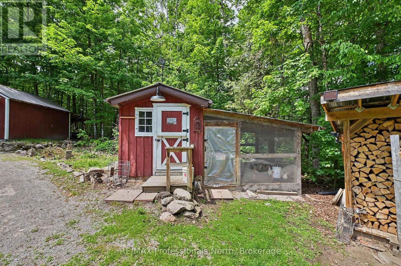 1661 HOSPITALITY ROAD - 44