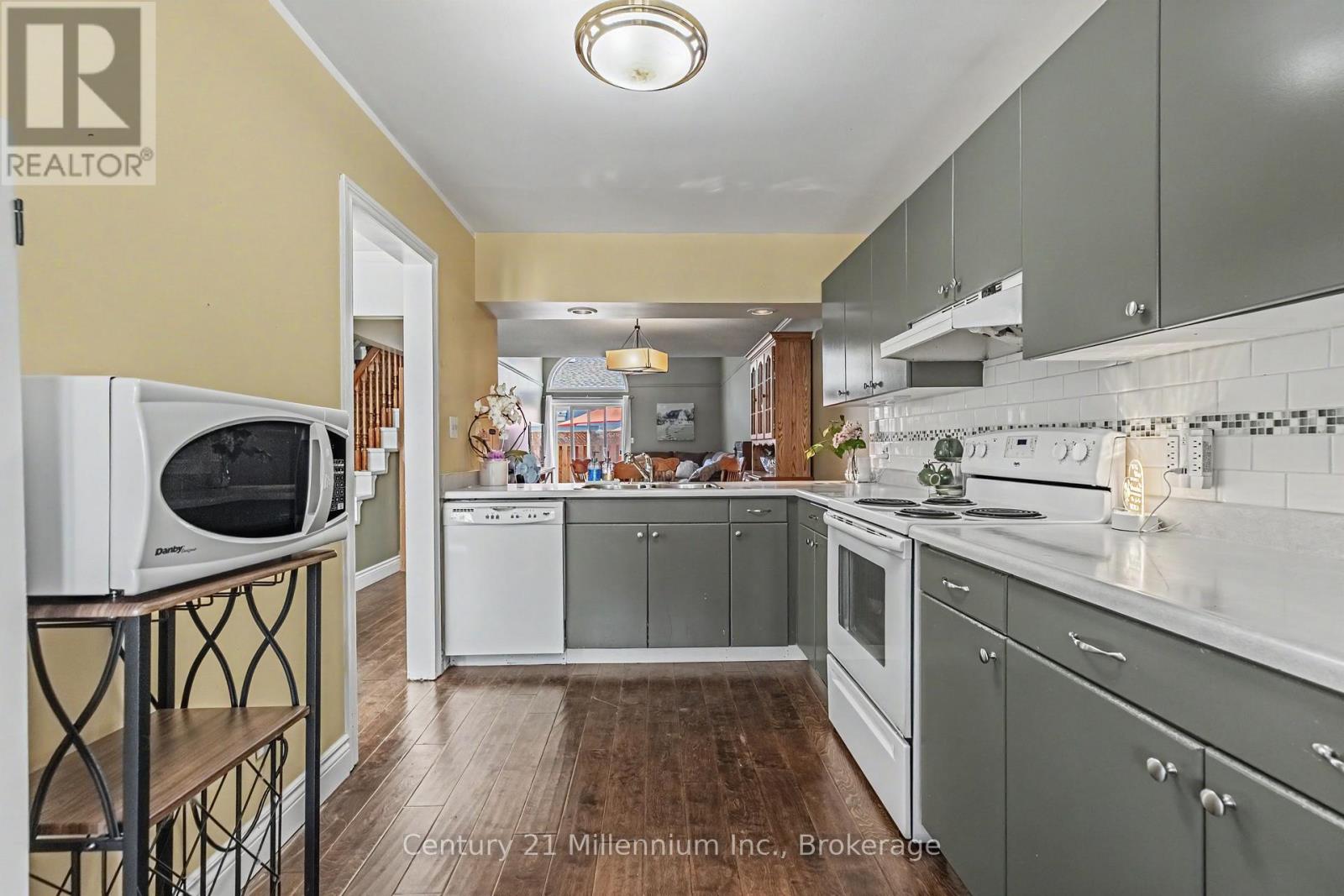 #19 874 ARLINGTON STREET - 10