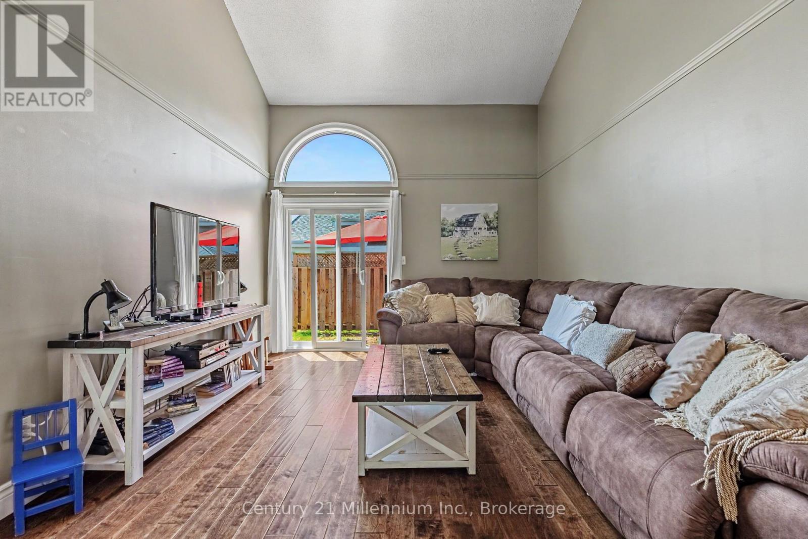 #19 874 ARLINGTON STREET - 15