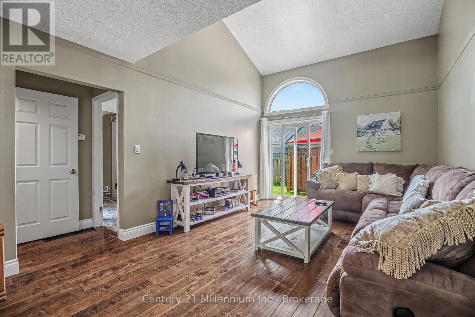 #19 874 ARLINGTON STREET - 16