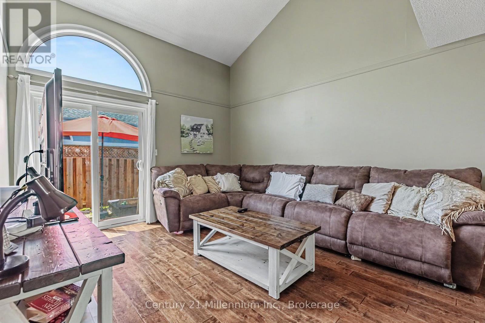 #19 874 ARLINGTON STREET - 17