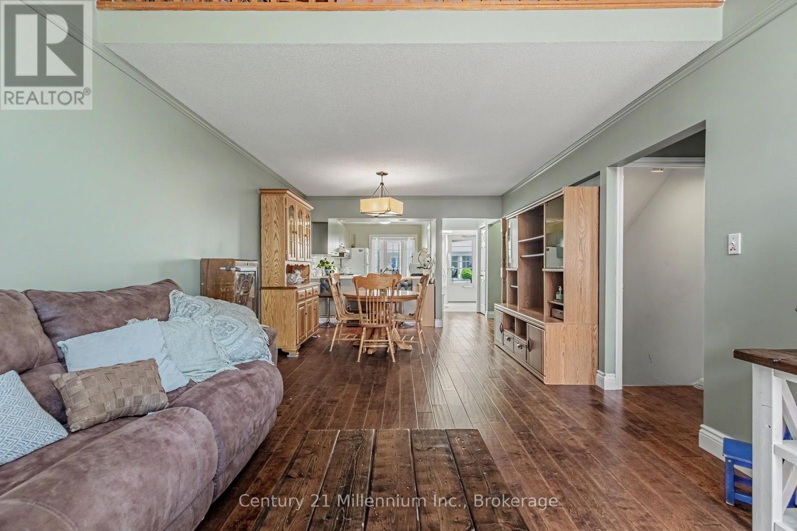 #19 874 ARLINGTON STREET - 18