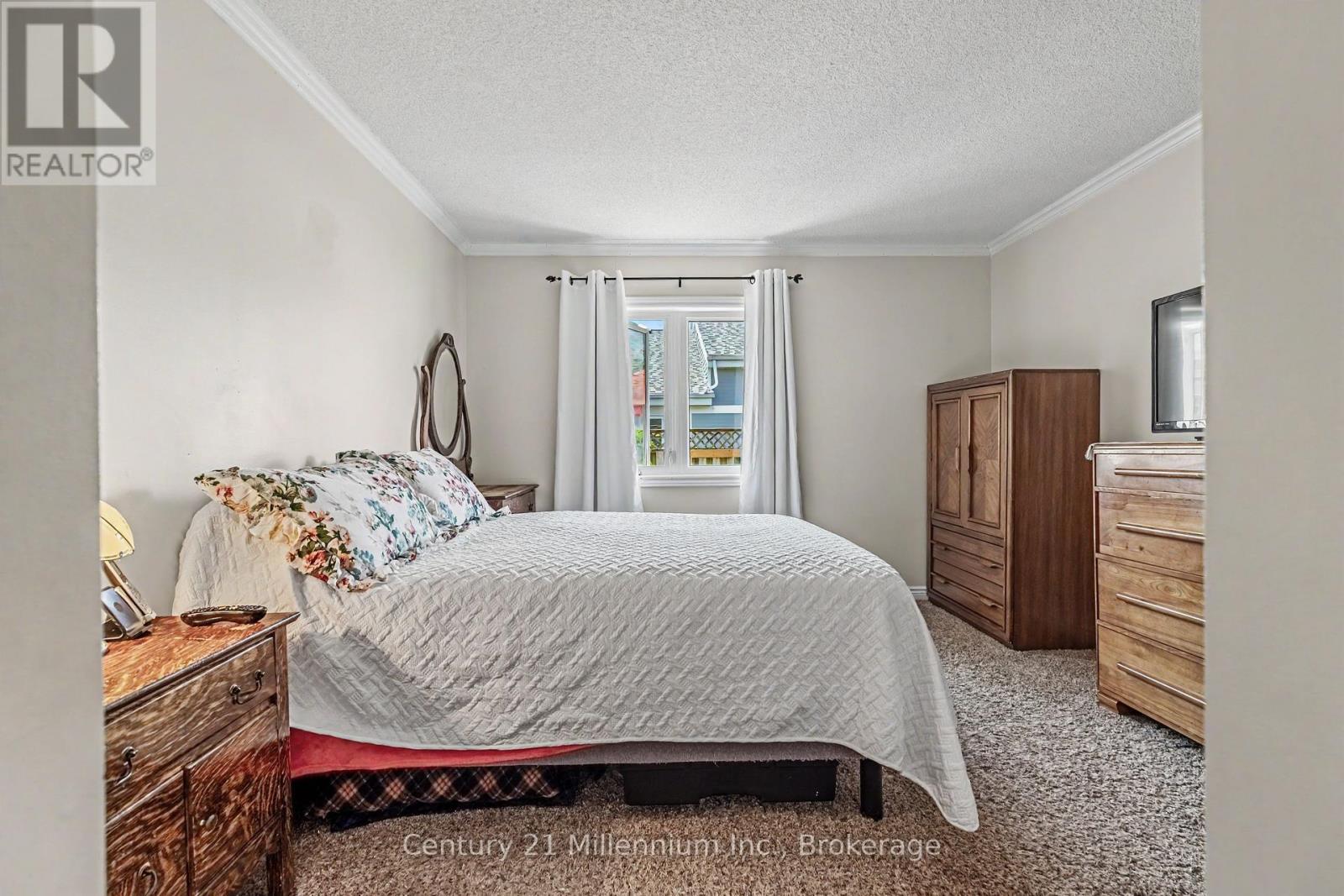 #19 874 ARLINGTON STREET - 27