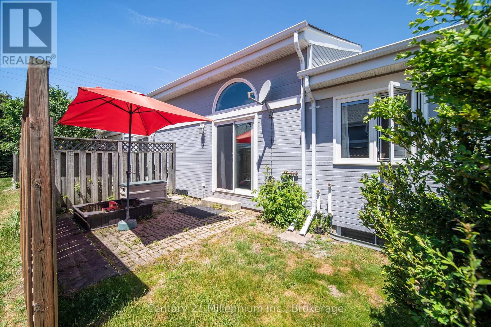 #19 874 ARLINGTON STREET - 39