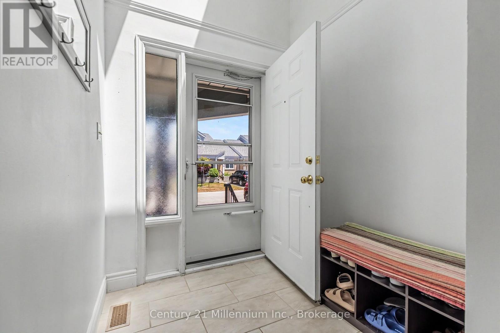 #19 874 ARLINGTON STREET - 4