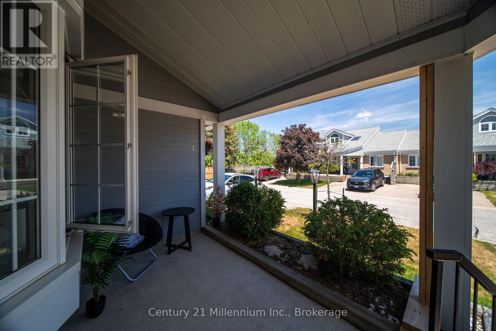 #19 874 ARLINGTON STREET - 44