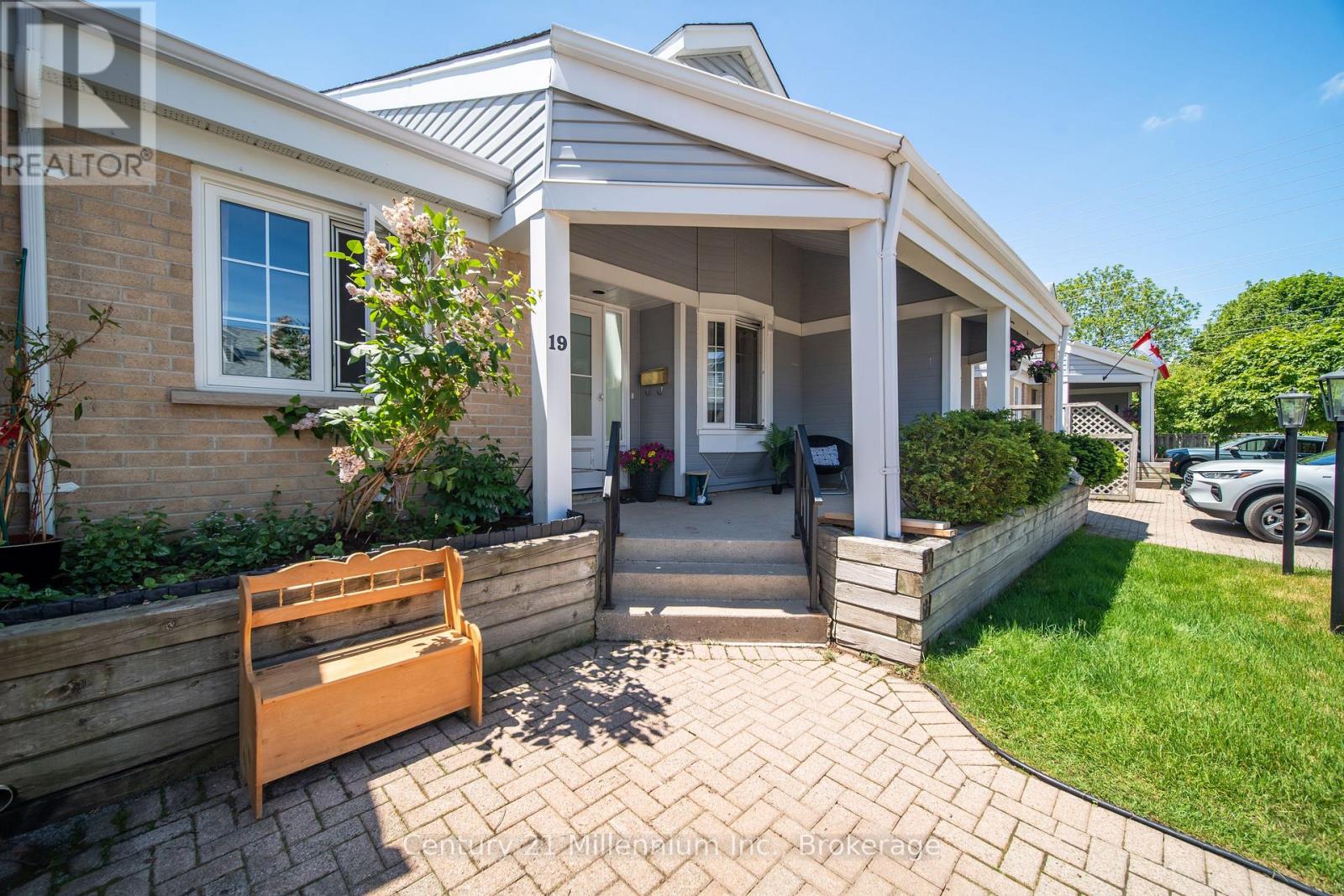 #19 874 ARLINGTON STREET - 45
