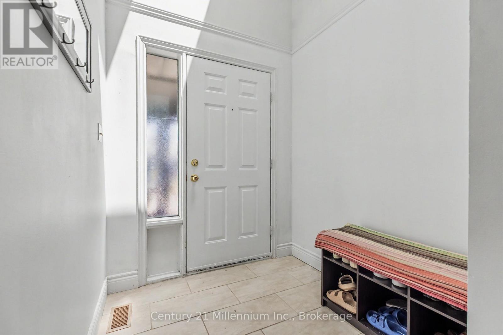 #19 874 ARLINGTON STREET - 5