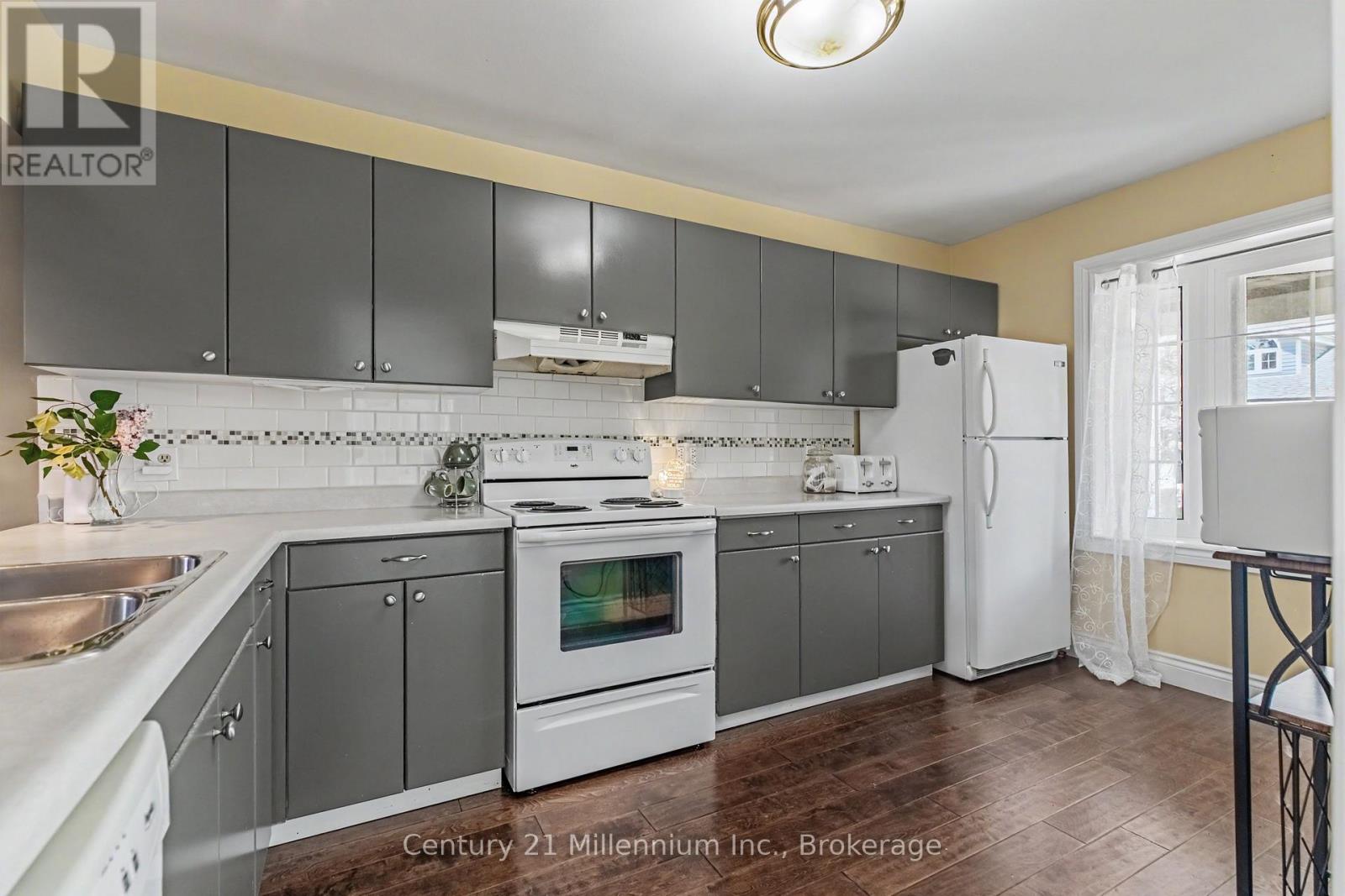 #19 874 ARLINGTON STREET - 6