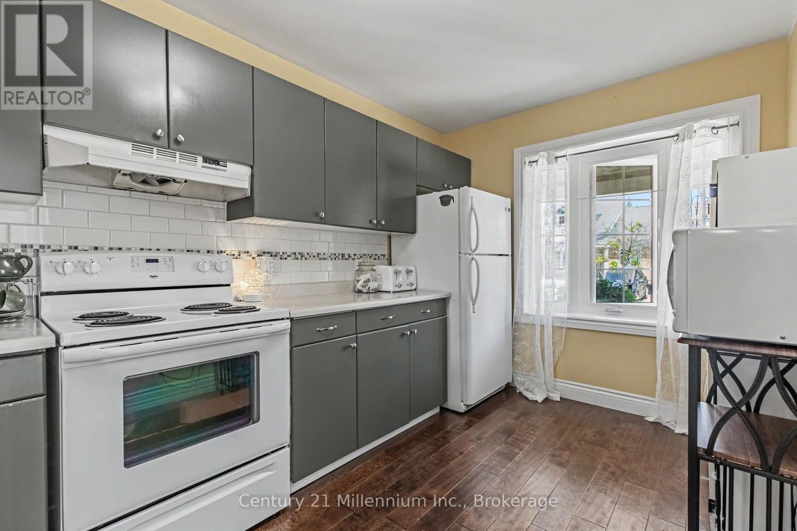 #19 874 ARLINGTON STREET - Image 7
