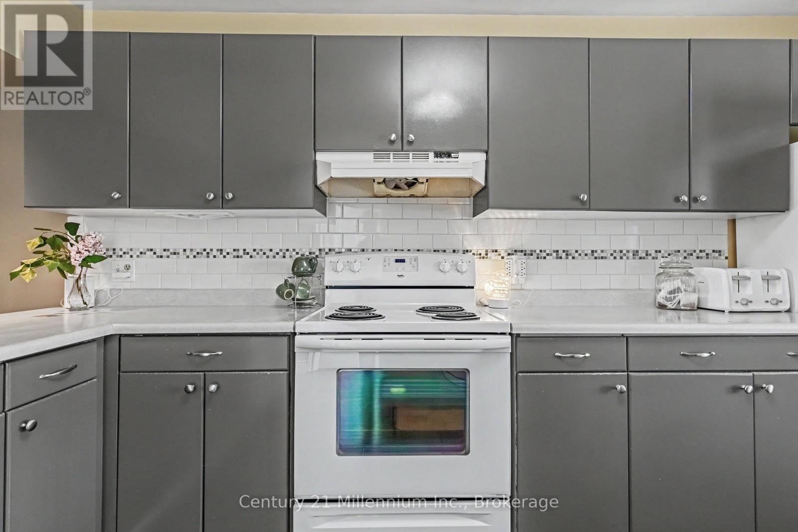 #19 874 ARLINGTON STREET - Image 8