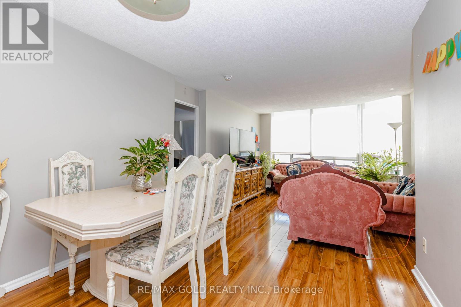 #PH 201 325 WEBB DRIVE - 19